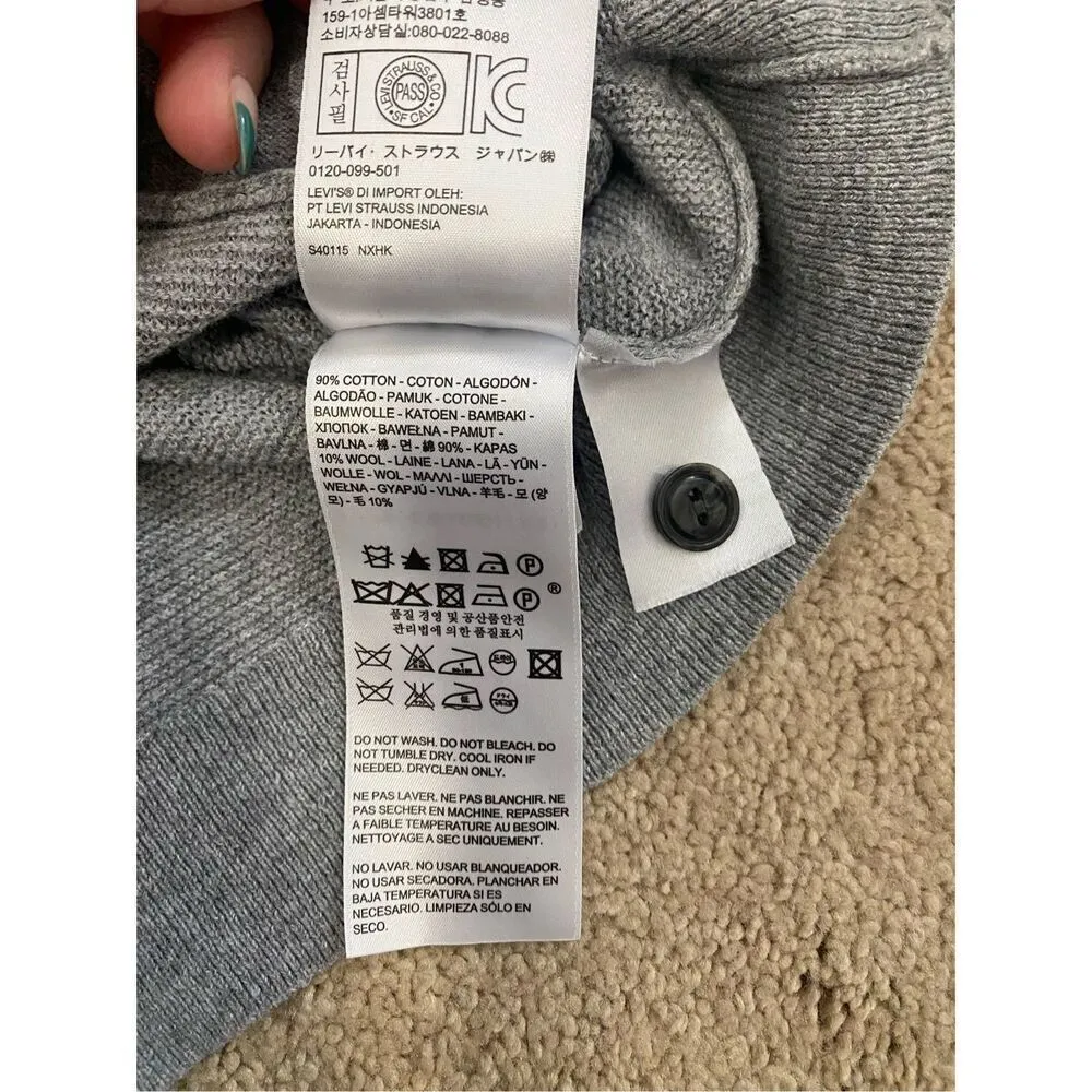Levi’s cardigan size medium - Image 6
