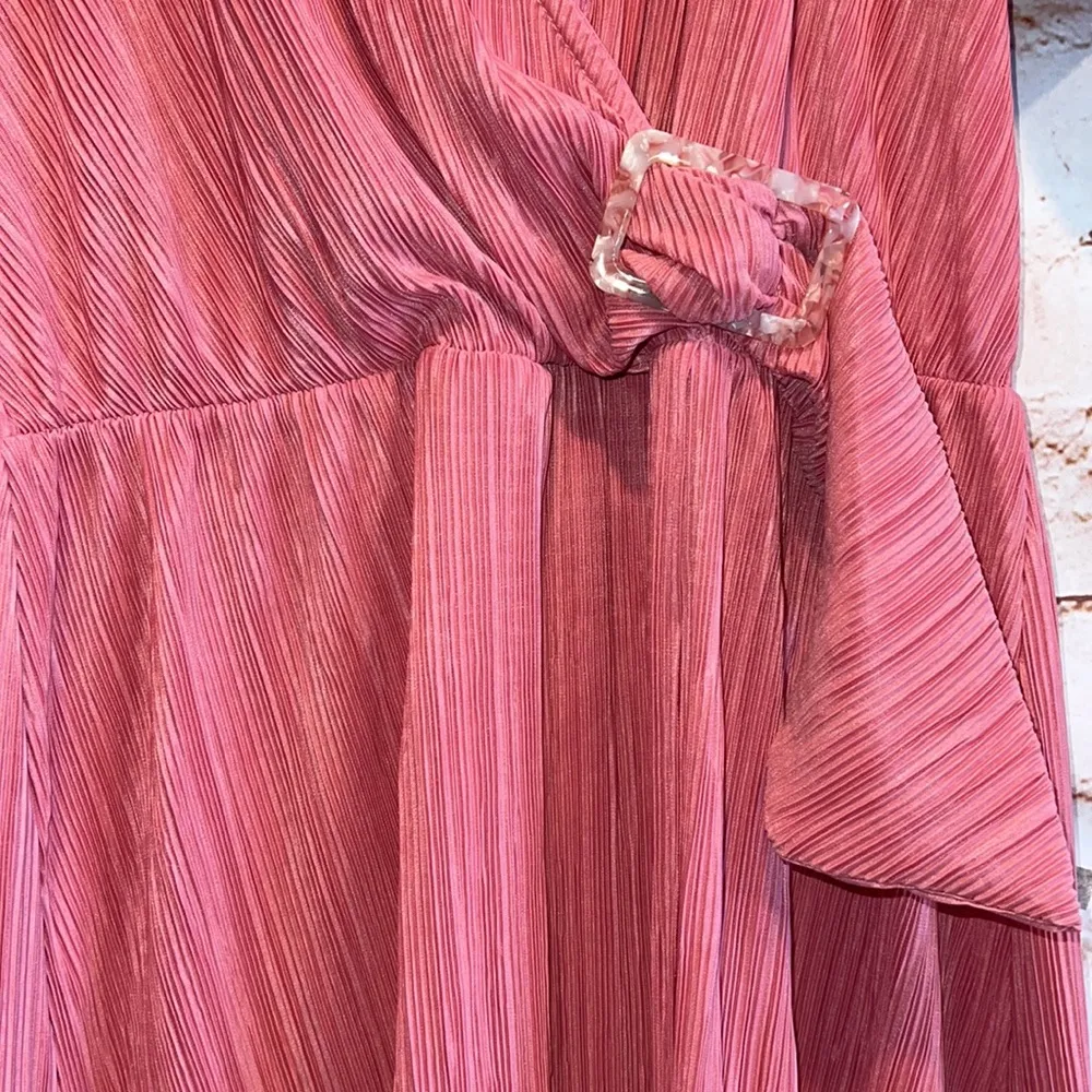 Asos Pink faux wrap splice neckline v neck short sleeve pleated barbie accent 4 - Image 4