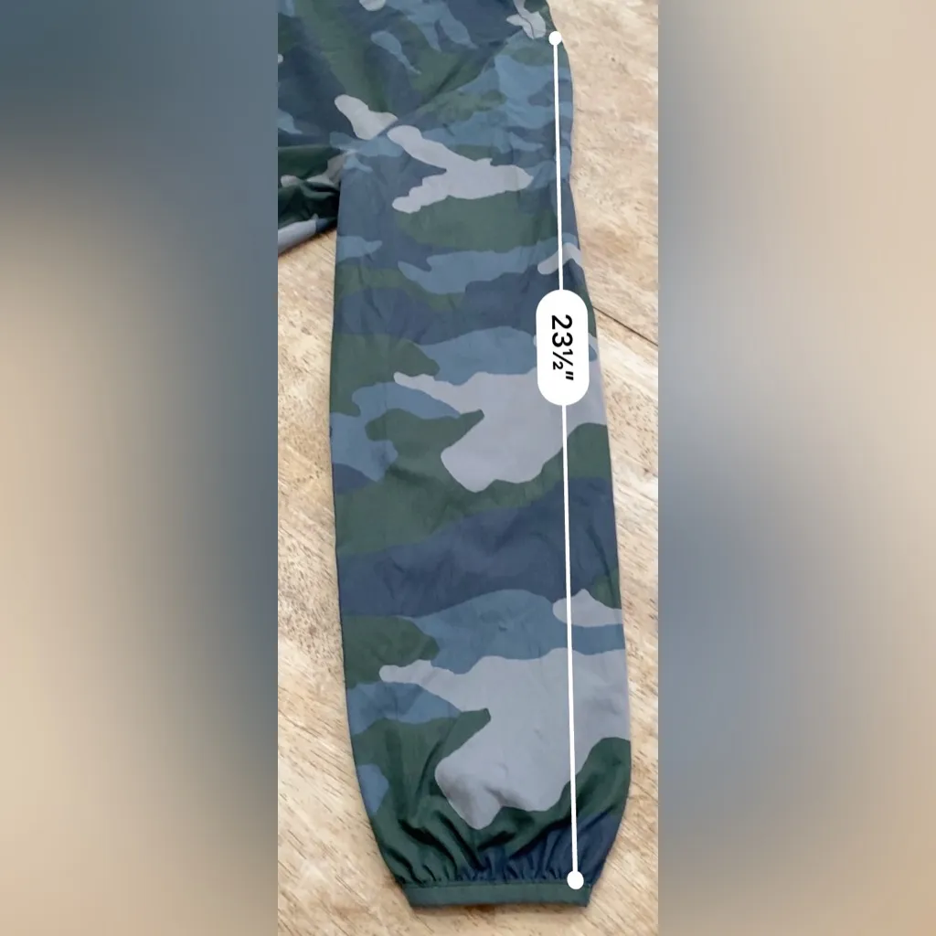 Aerie Offline Women’s Small‎ Lightweight Camo Hooded Full Zip Windbreaker - Image 12