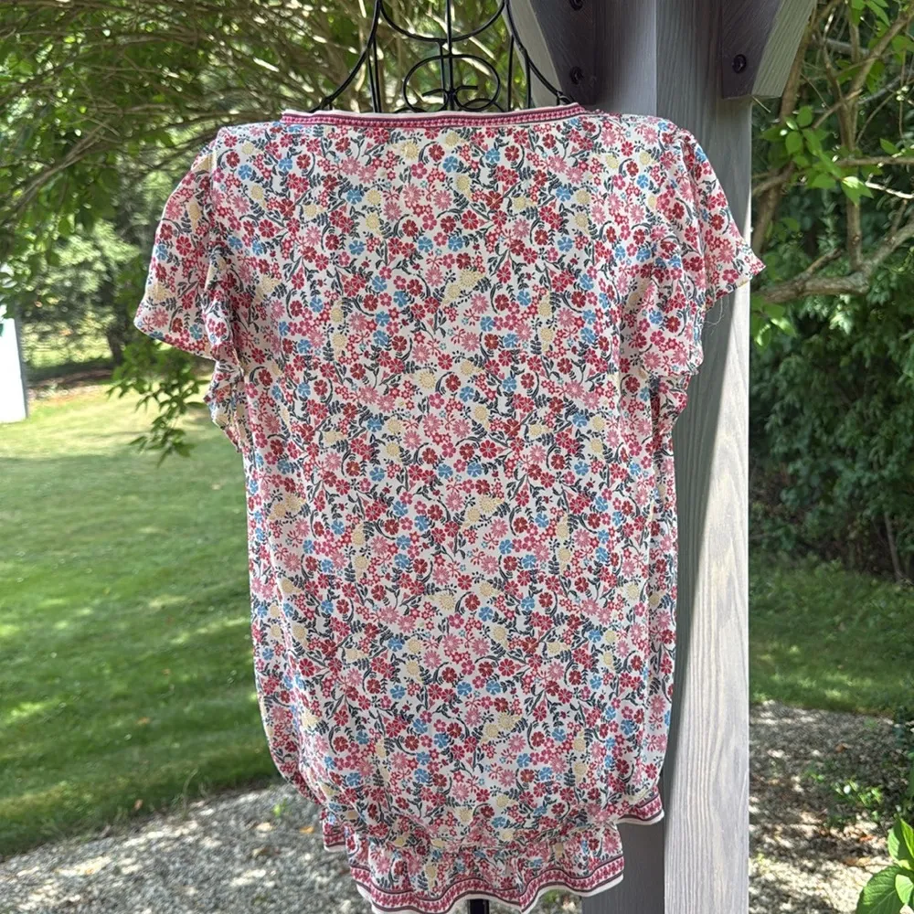 Max studio flutter sleeve, sweetheart, V neck line floral blouse - Image 4