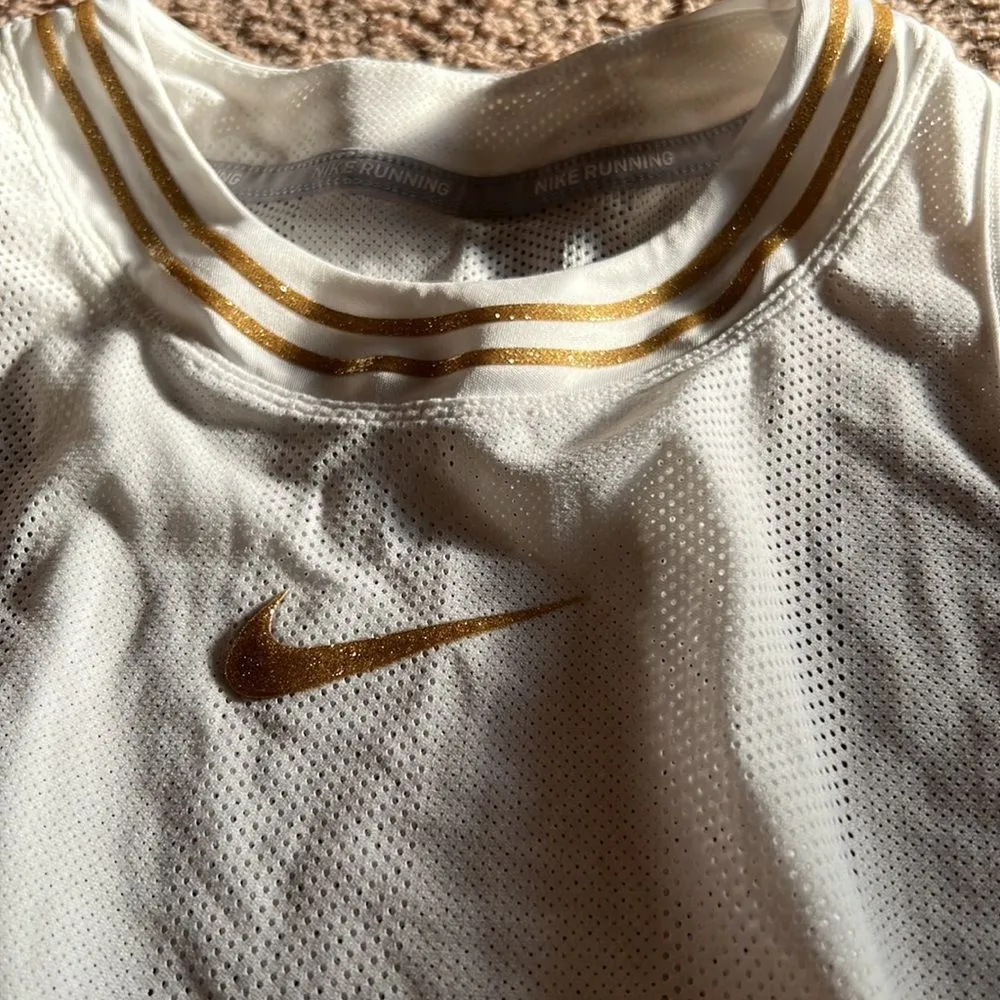 Nike gold running tank top small - Image 5