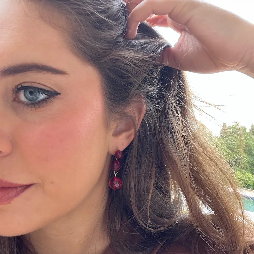 Red beaded dangly earrings - Image 3