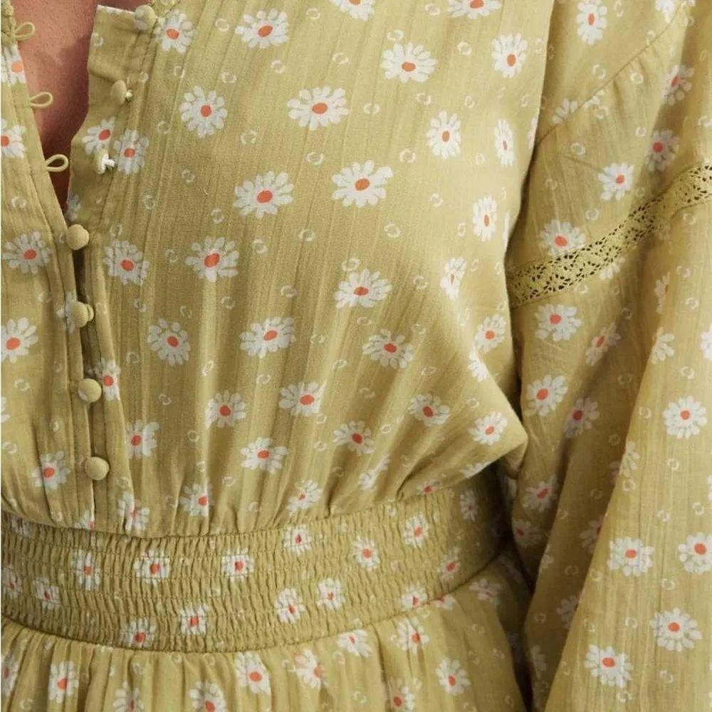 NWOT AERIE ROCK 'N' RUFFLE Daisy Floral Green Dress Medium - Image 3