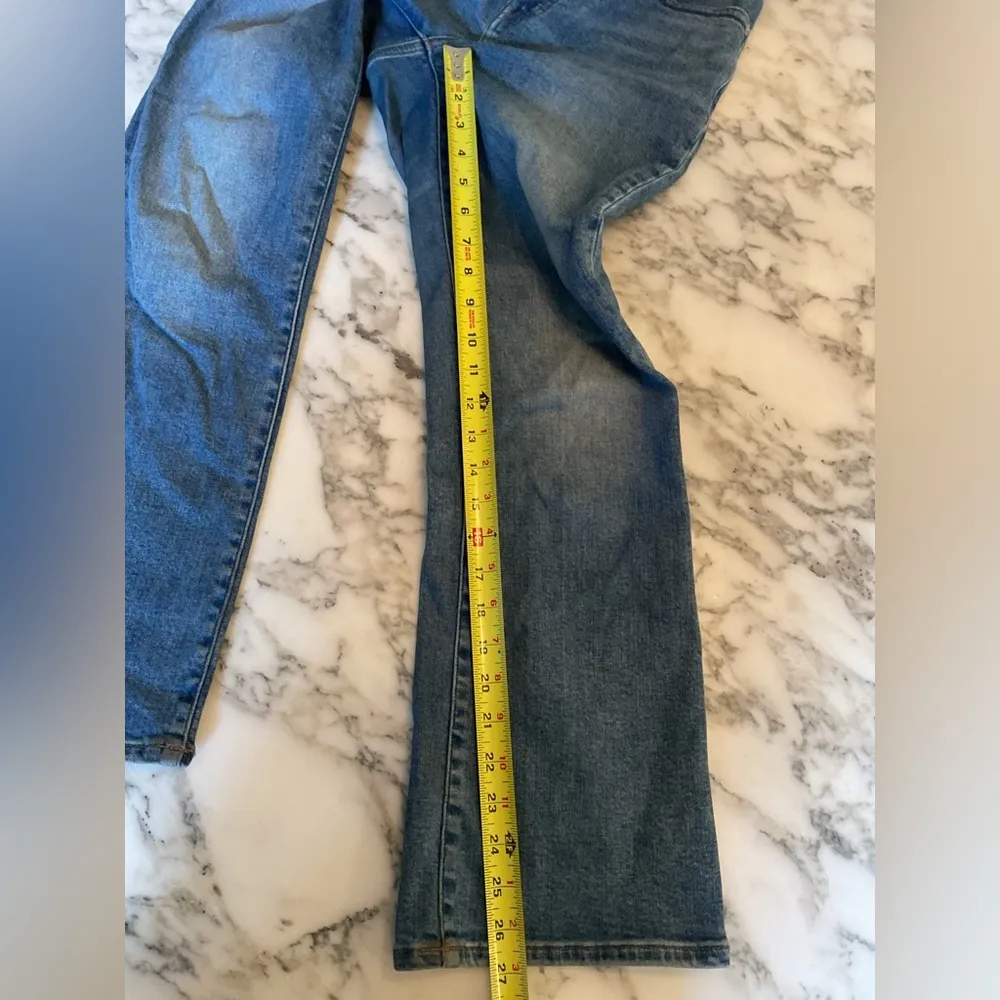 EUC Madewell Curvy Kick Out Crop Jeans 27 small tear back inner thigh sold out - Image 5