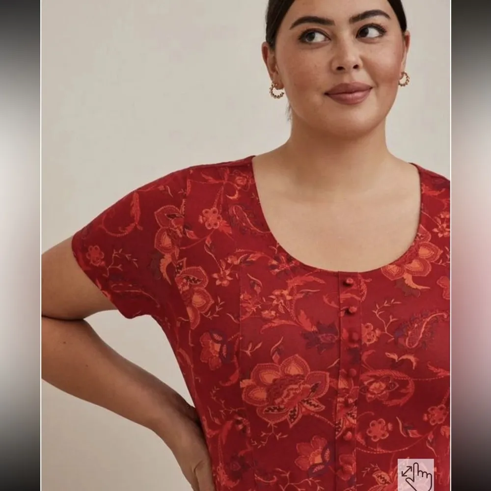 Torrid Super Soft Button-Front Seamed Top in Red Paisley 2X - Image 2