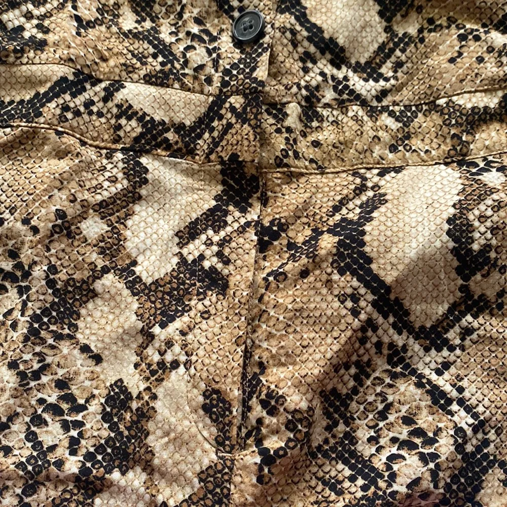 H&M snakeskin print short sleeve ankle length jumpsuit, size 6 medium - Image 8