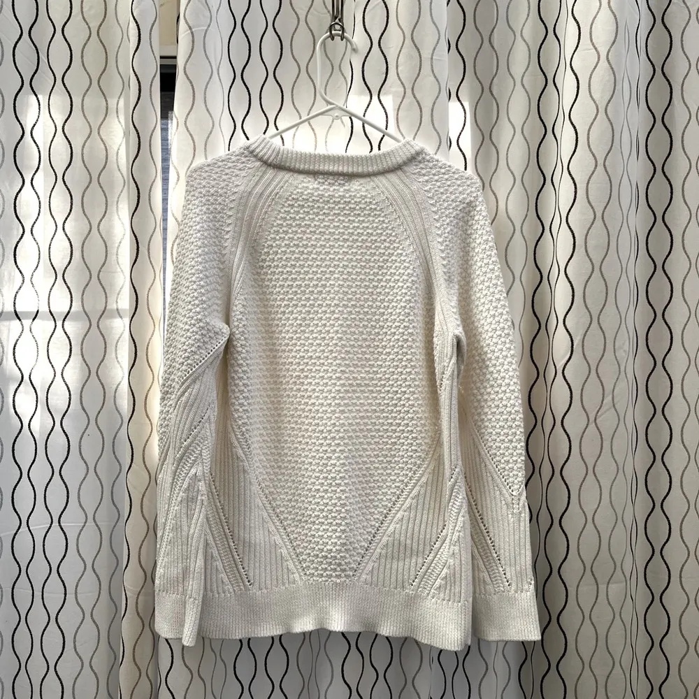 Calvin Klein  sweater size Large - Image 2