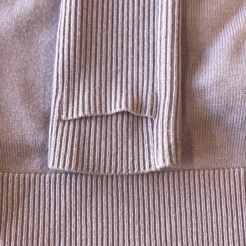 Very comfy,  sweater with back opening! Lavender, Size 4 - Image 3