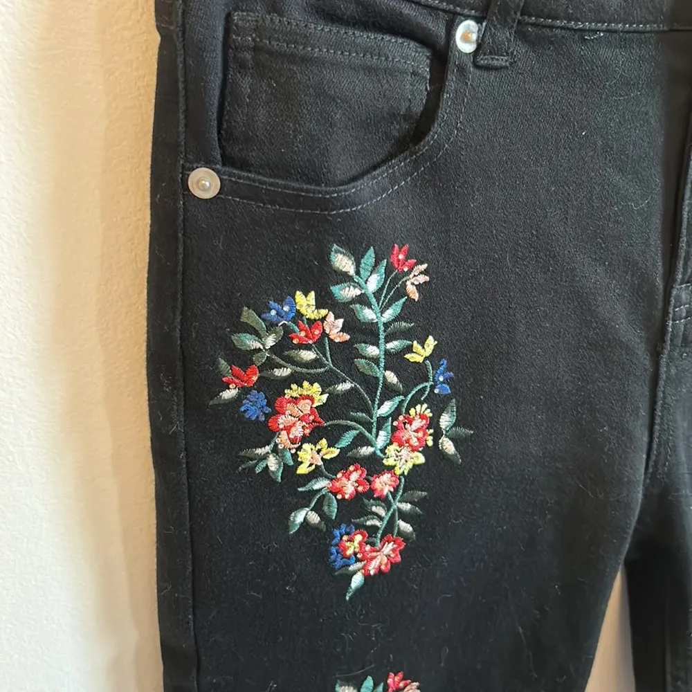 Boston Proper Black Embroidered Embellished Jeans - Image 6