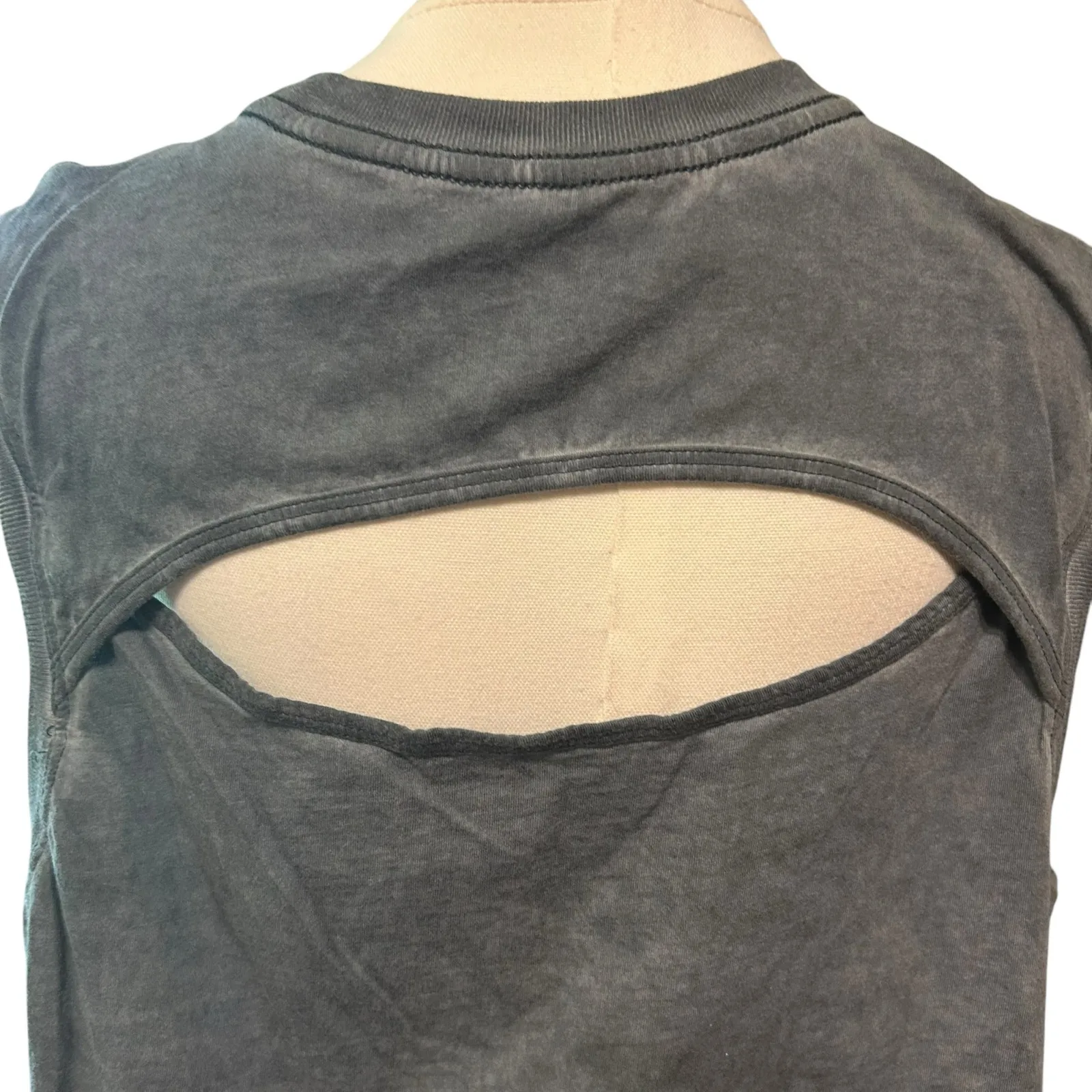 Athletic Carbon Gray Women Cut Out Back Crewneck Muscle Tank Top Shirt SZ XL - Image 6
