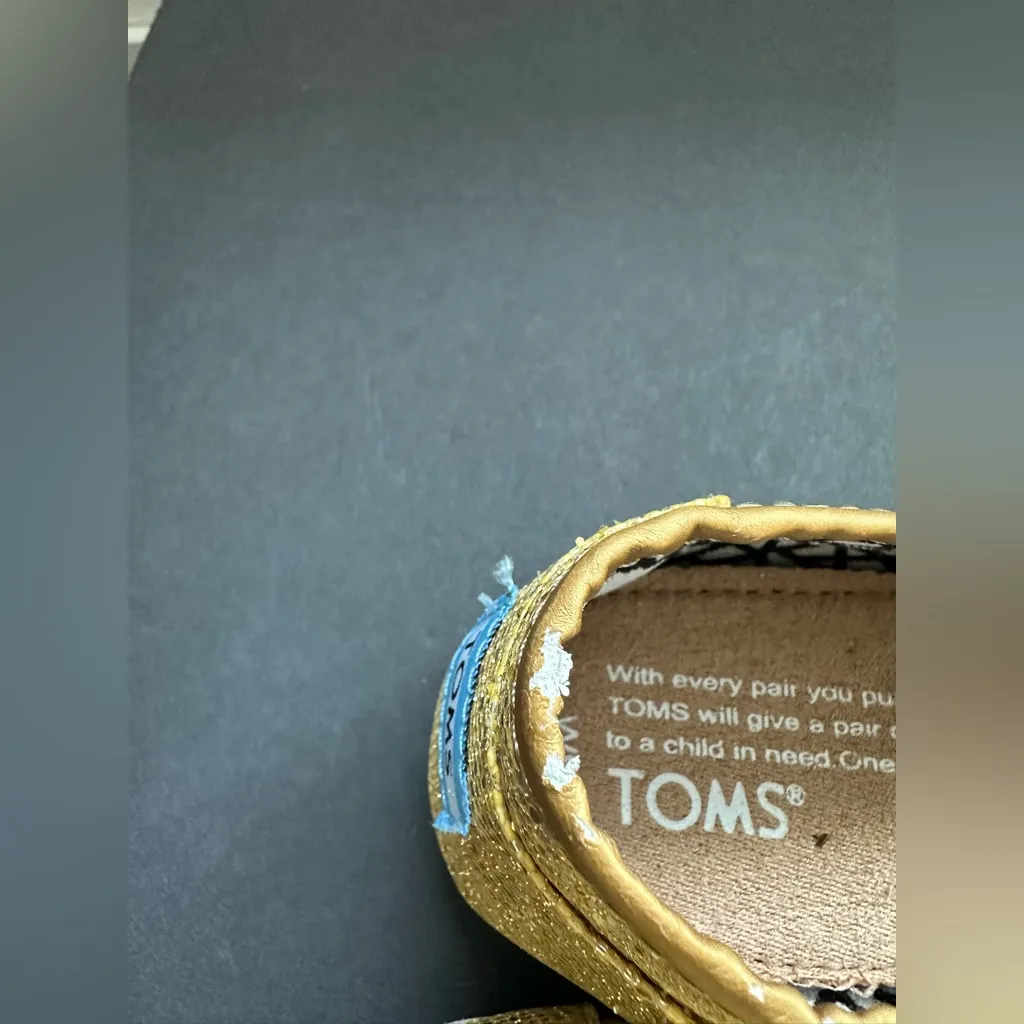 Toms Gold Glitter Shoes size 9W - Image 5