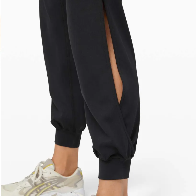 Lululemon Align Jogger 28" *Vent size 6
Black - Image 3
