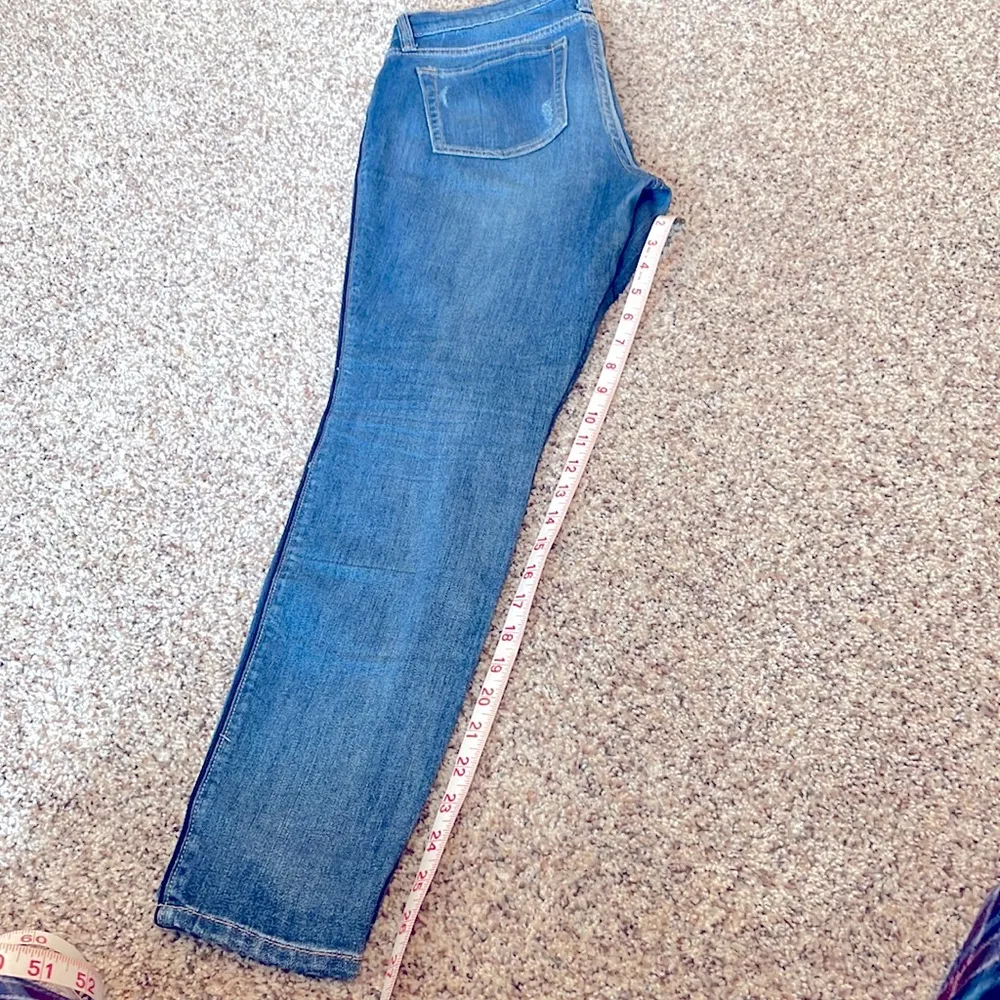 Gap Womens 4x27 legging skimmer jean light blue with distress and dark piping - Image 5