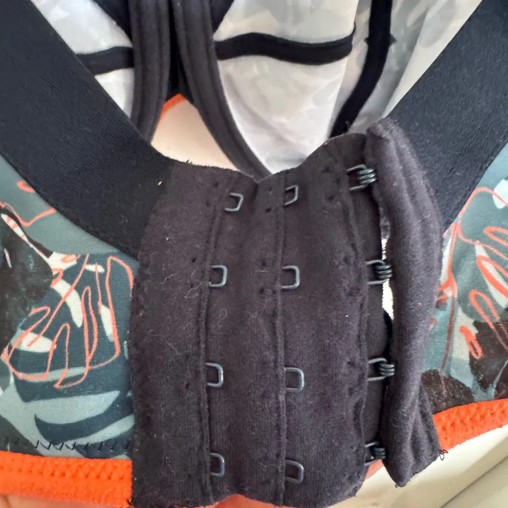 Elomi Energise Sports bra in Camotropic size 44H Blue - Image 6