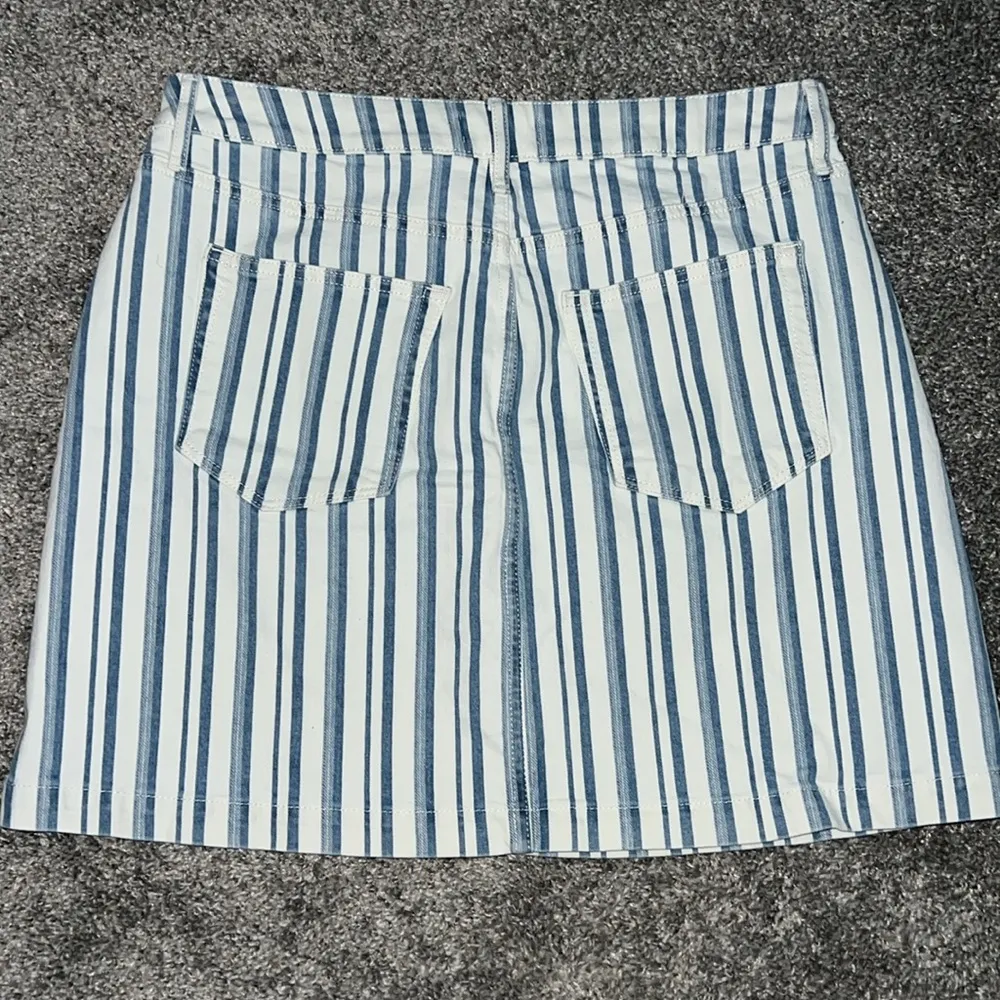 NWT Ann Taylor  Denim Skirt - Image 4