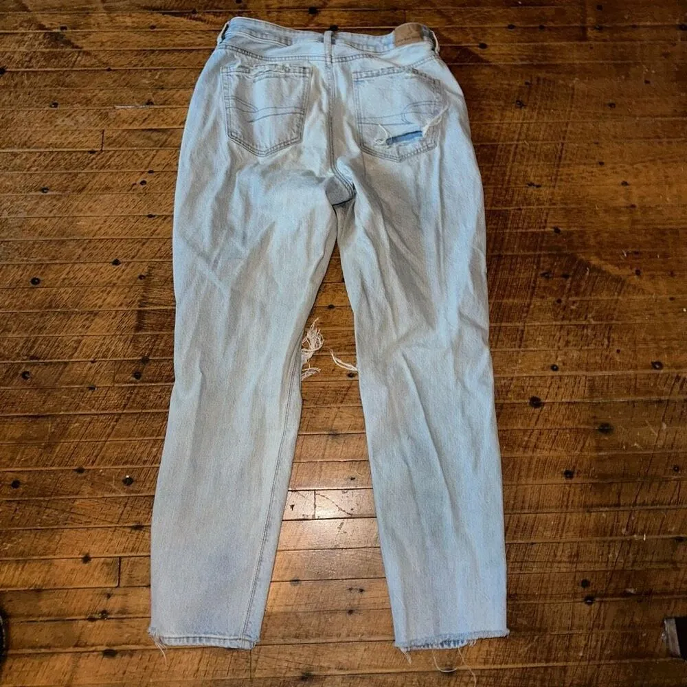 American Eagle destroyed distressed light wash mom jeans - Image 3