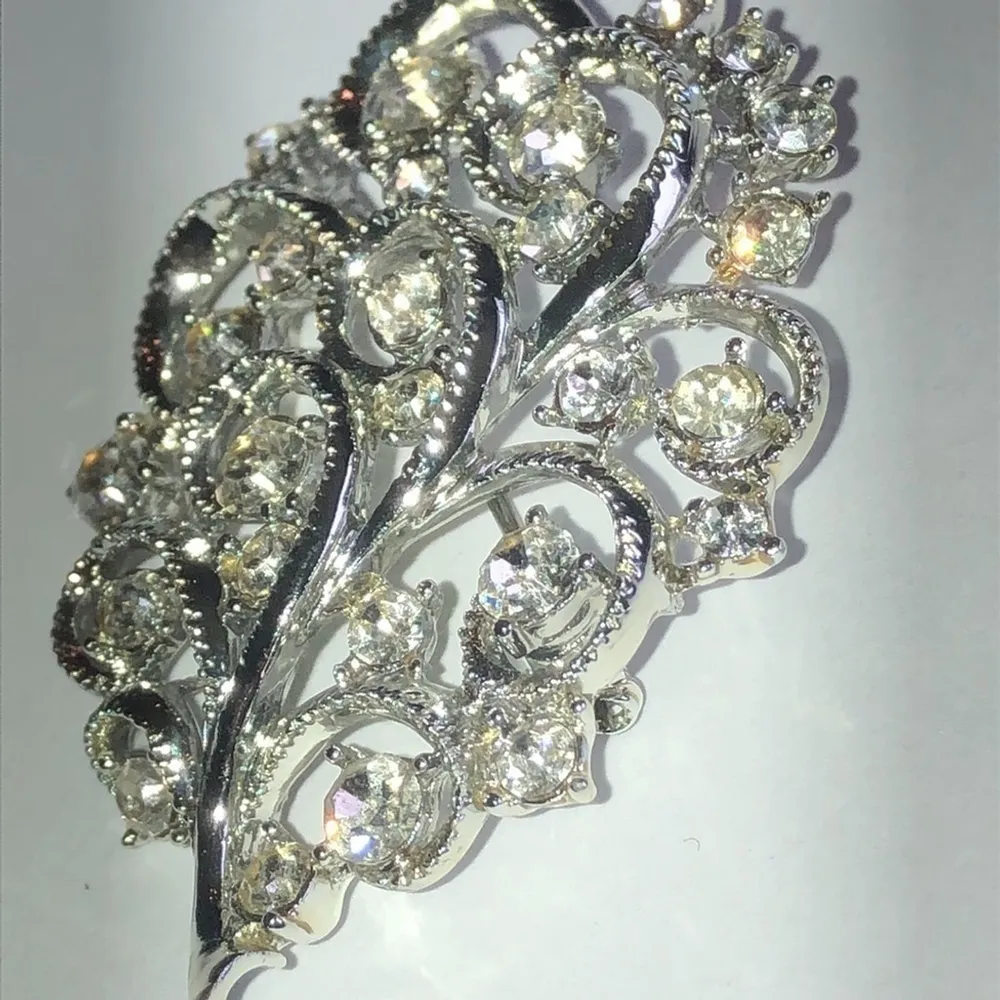 STAR Brand Signed Vintage Silver Tone CZ Rhinestone Brooch Shoulder Pin - Image 4