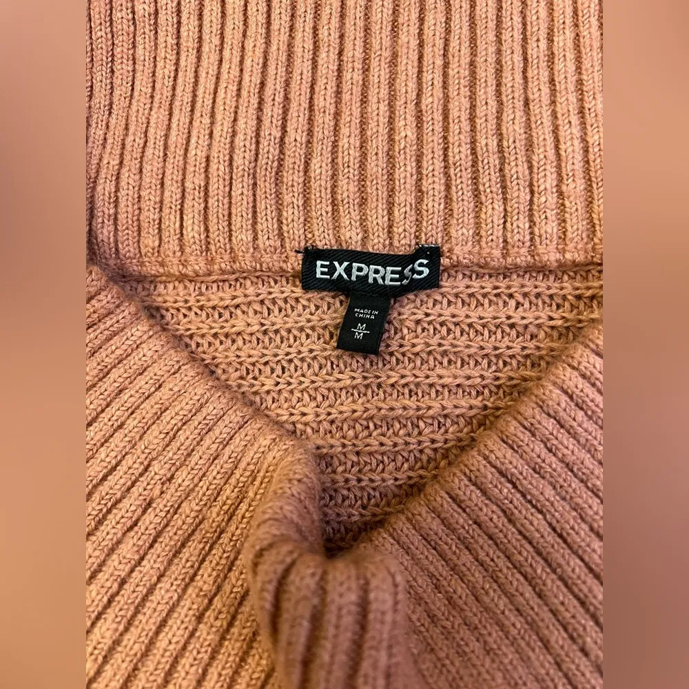 Express Medium Coral Cable Knit Sweater Fall Sweater - Image 3