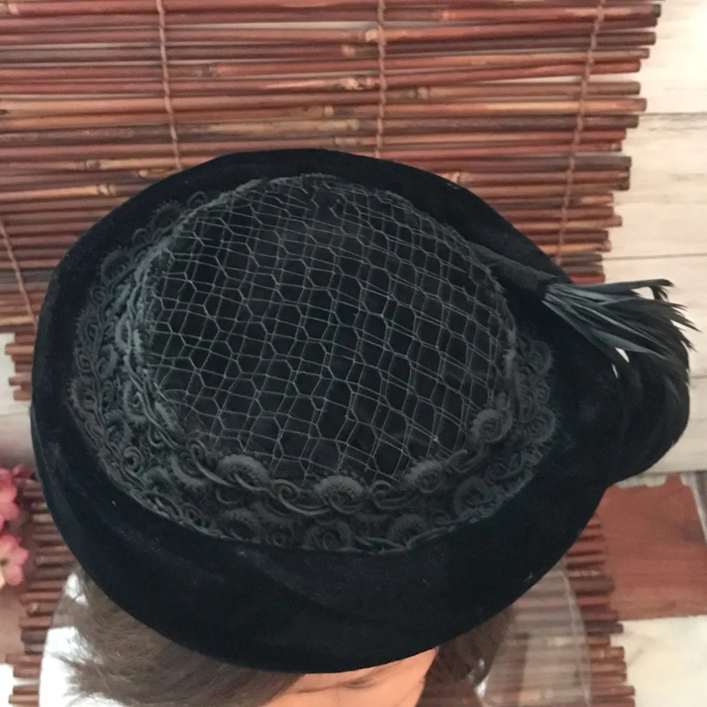 Elegant Black Feathered Women's Hat - Image 5