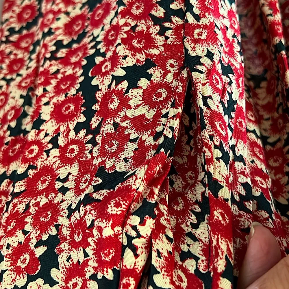 Free People NWT Super Cute Boho Red/Black Floral Dress ** Size S** 🌸🌸 - Image 5