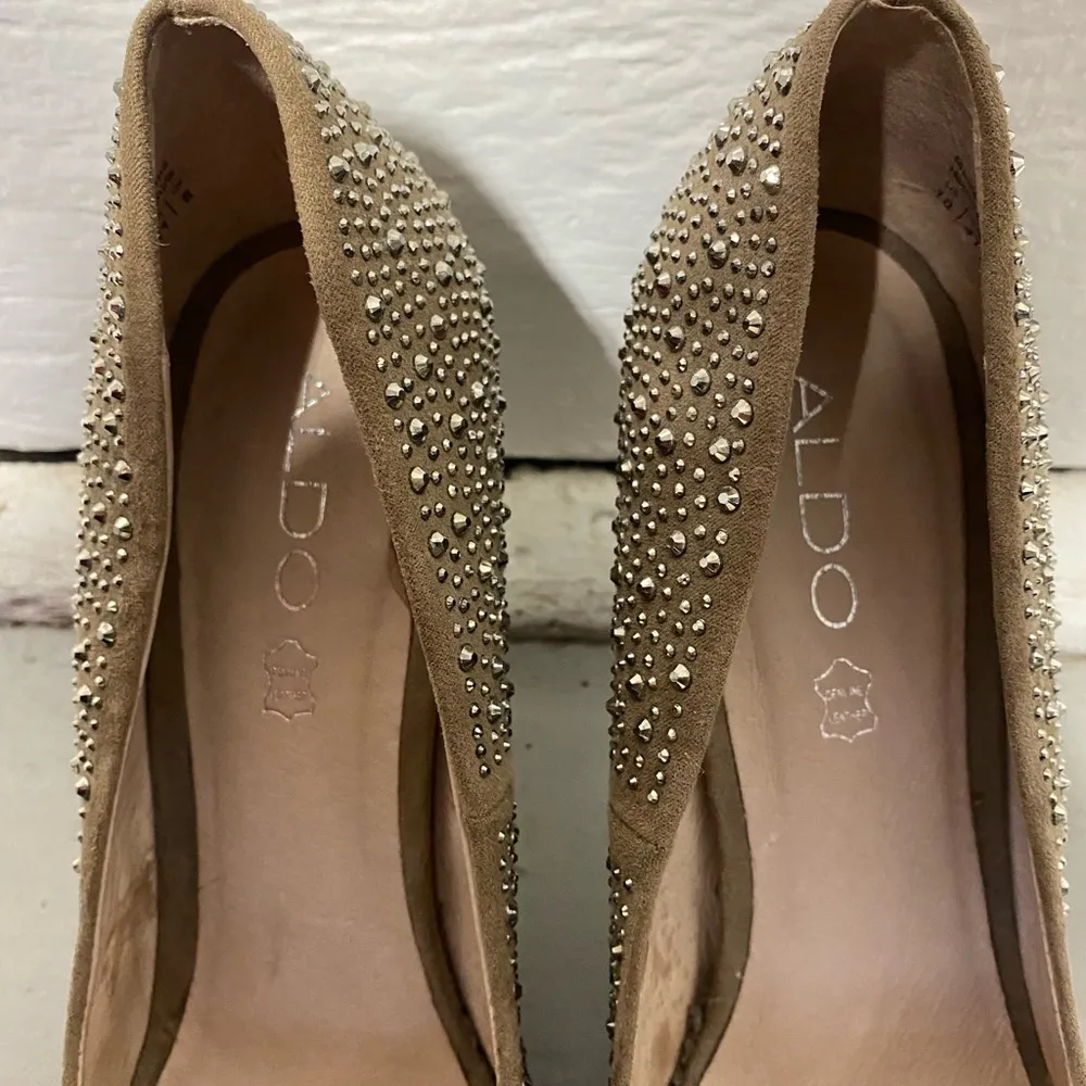 Aldo size 10 beige studded heels - Image 9