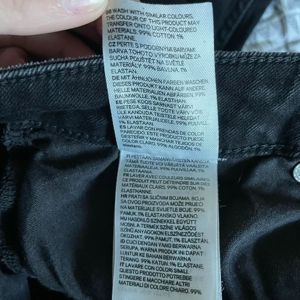 distressed denim - Image 9