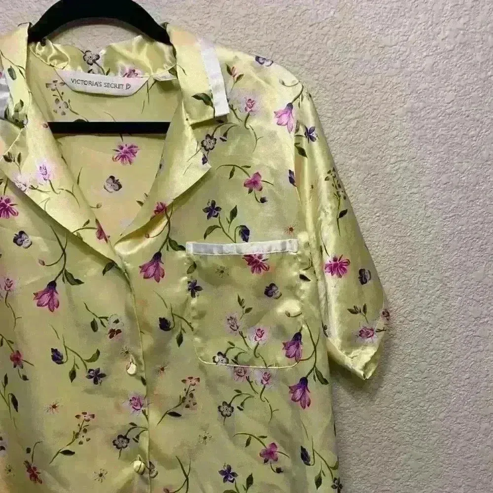 Victorias Secret pj Yellow floral  sz M satin button down sleepwear silky *flaw - Image 3
