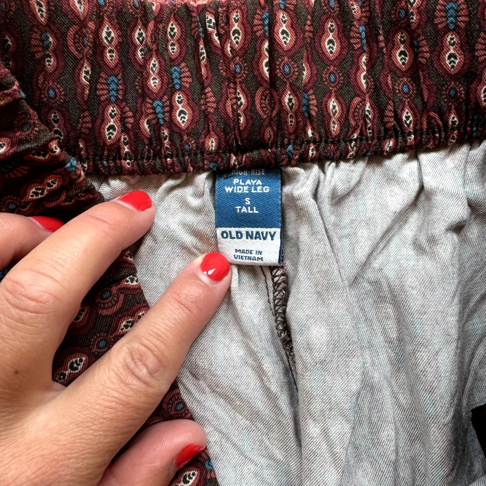 Fun Wide Leg Maroon Pants with Print Women's Size Small Tall - Image 3