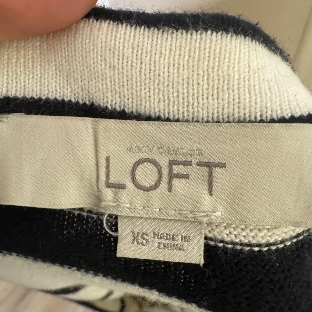 LOFT Black and White Knit Top - Image 5