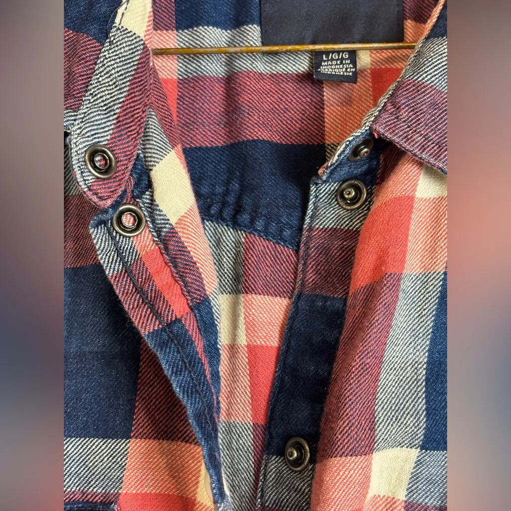 American Eagle Outfitters Woman’s Boyfriend Fit Plaid Casual Button Down Shirt - Image 7