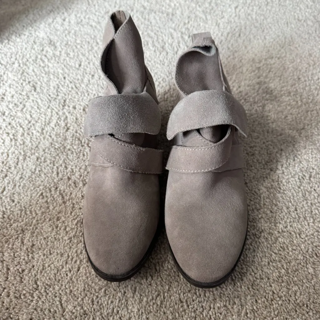 American Eagle Outfitters Cow Suede Leather Taupe Ankle Booties Women's Size 7.5 - Image 2