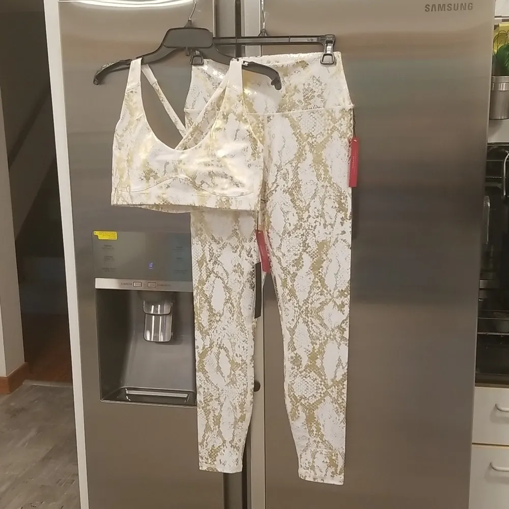 💕CARBON38💕 Metallic Snake Set Bra + High Rise Leggings ~ Cream/Gold Large NWT - Image 9