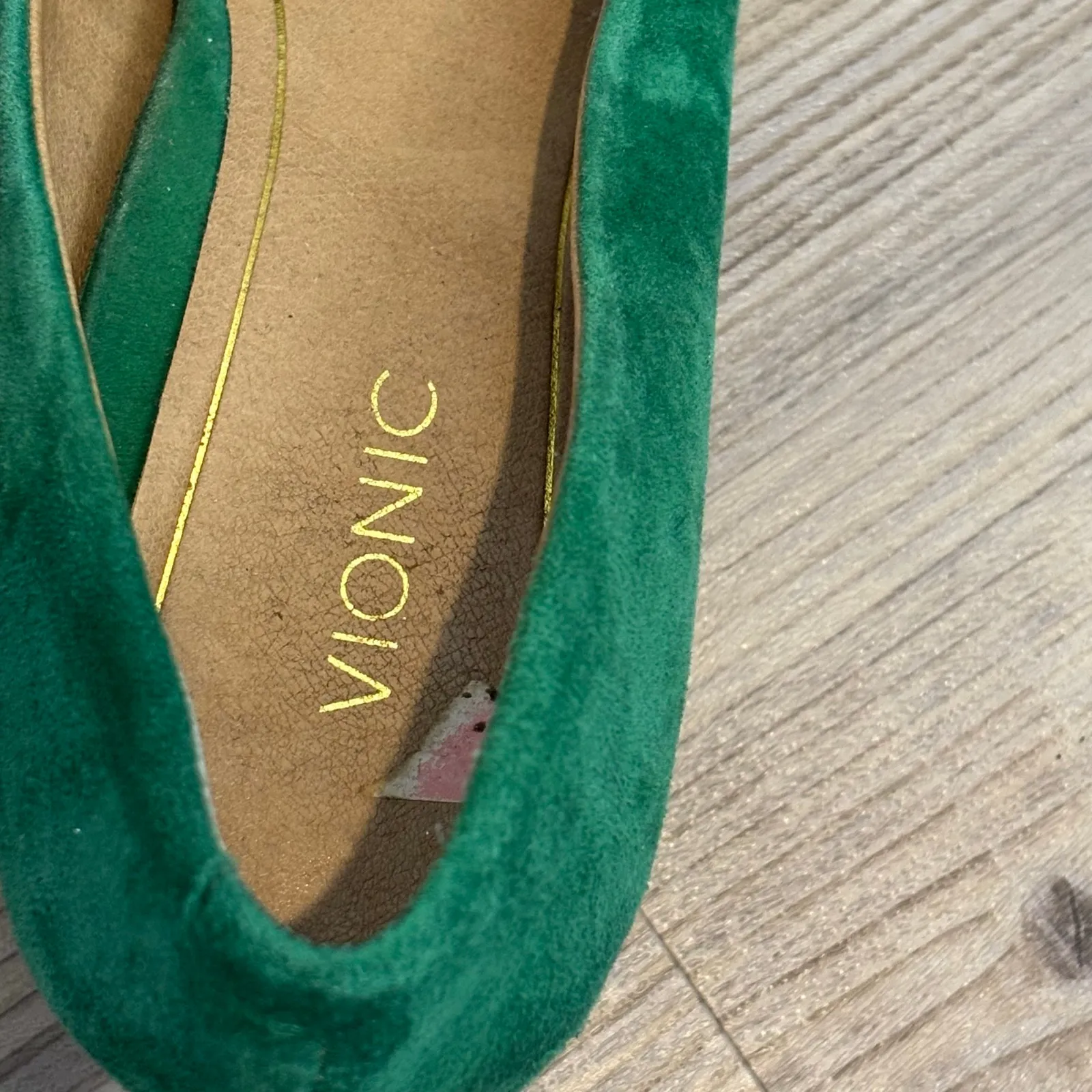 Vionic Green Suede Josie Kitten Heel Pump - size 8.5 - Image 6