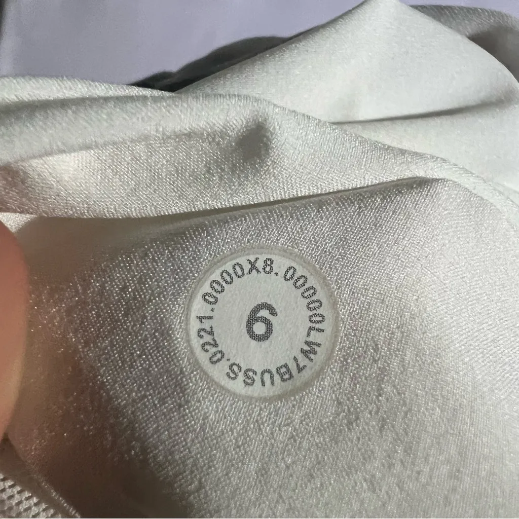 Lululemon Womens High Waisted Relaxed Fit Shorts Size 6 Athleisure Gym Stretch - Image 6