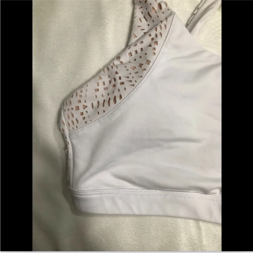 Alo Yoga Patina Laser Cut sports bra S - Image 3