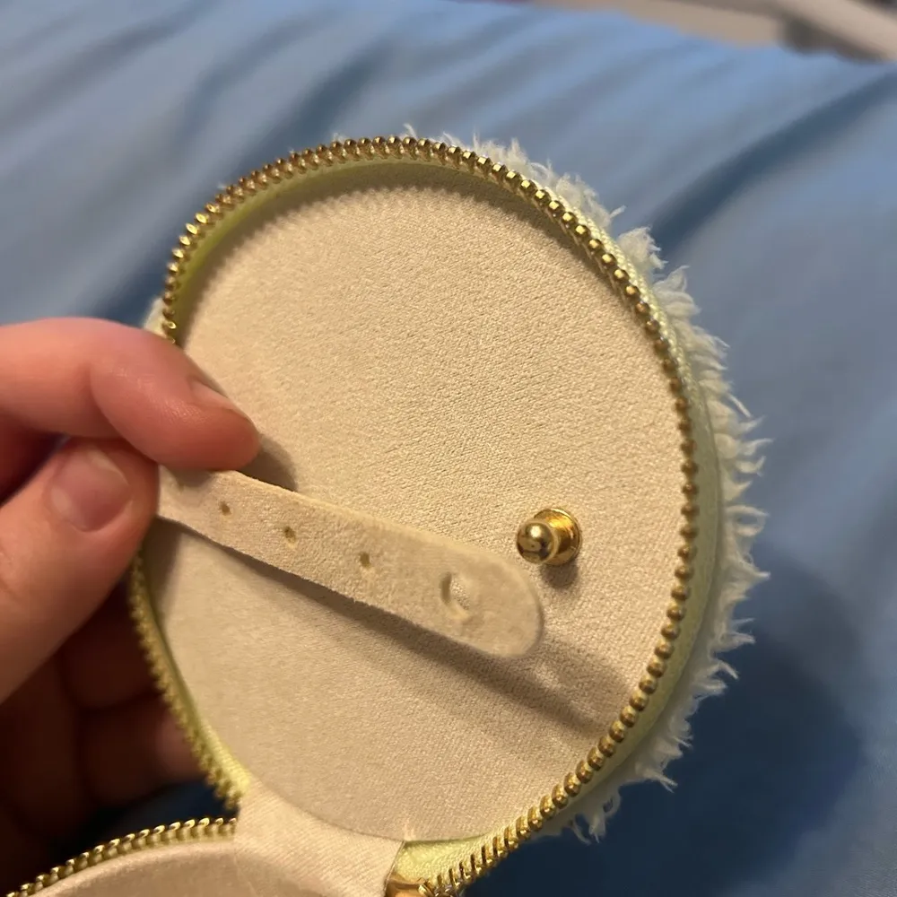 Neon Green Jewlery Holder - Image 6