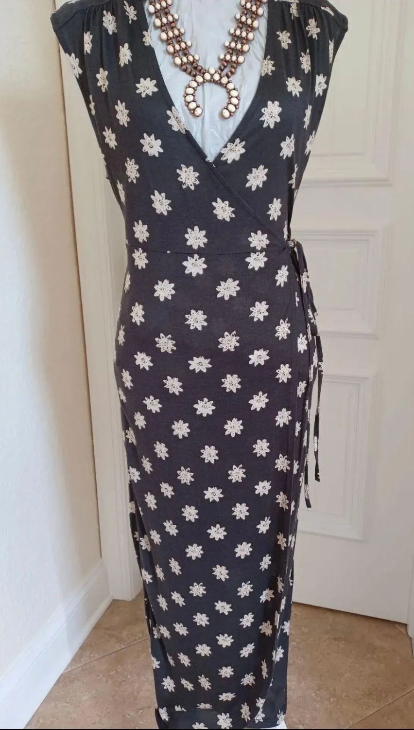 Zina Wrap Midi Dress Carbon Gray Floral M - Image 7