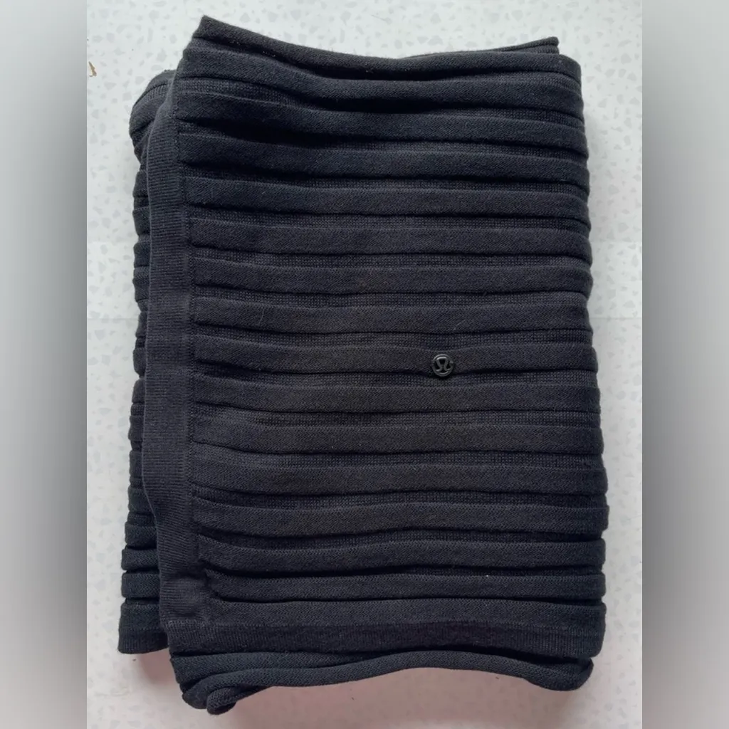 Lululemon Women’s Rejuvenate Wrap Scarf Snap Black Ribbed Striped Size‎ O/S - Image 5