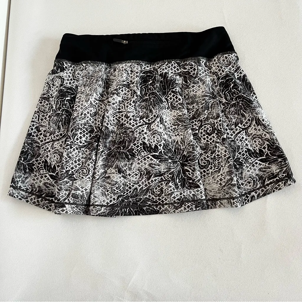 Lululemon Serigraph Alpine Pace Rival Skort Size 2 Tall Skirt White Black Multi - Image 10