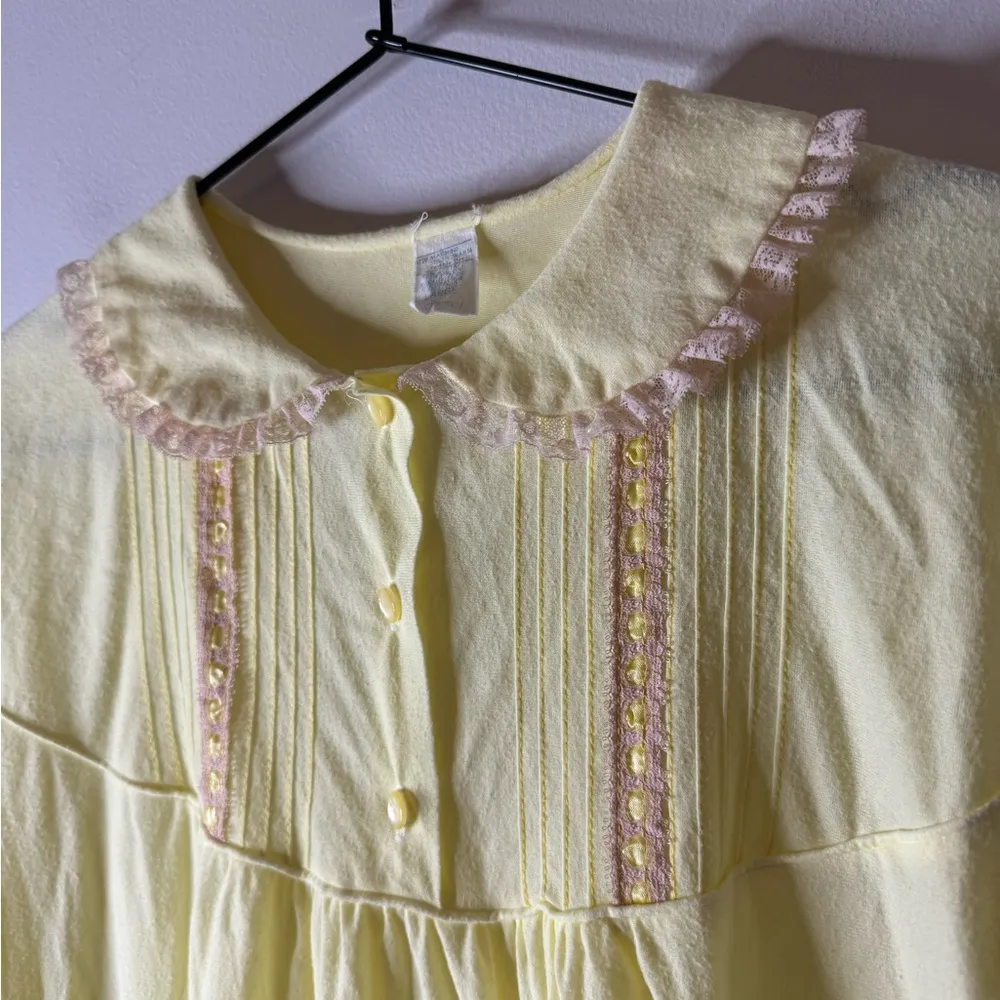 Vintage JCPenney 70s Night gown robe long sleeve embroidered union yellow Large - Image 3