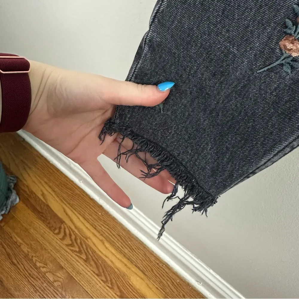 Abercrombie & Fitch | The Skinny High Rise Floral Embroidered Jeans Size 2 Short - Image 4