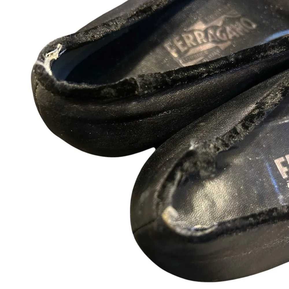 Ferragamo Black Velvet Cap Toe, Bow, & Trim Classic Closet Staple 1/2 8.5M Shoes - Image 5