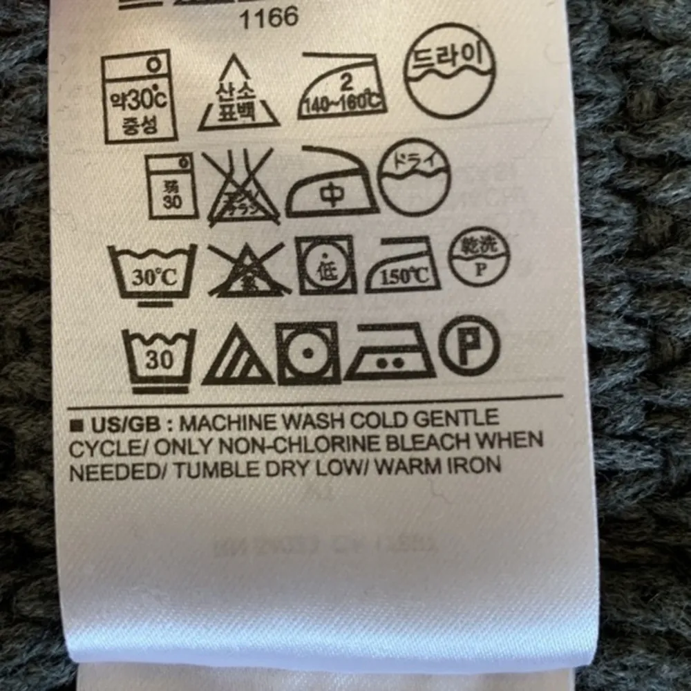 Women’s Size XL Gray & White Geometric Knit Crew Neck Sweater‎ - Image 10