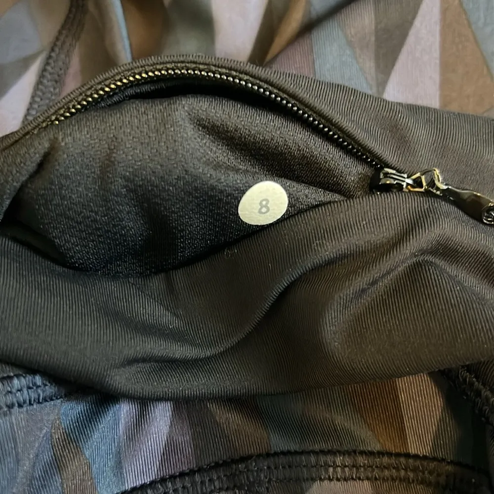 Lululemon Speed Leggings II 30” *Luxtreme Color: Stained Glass Size 8 EUC - Image 11