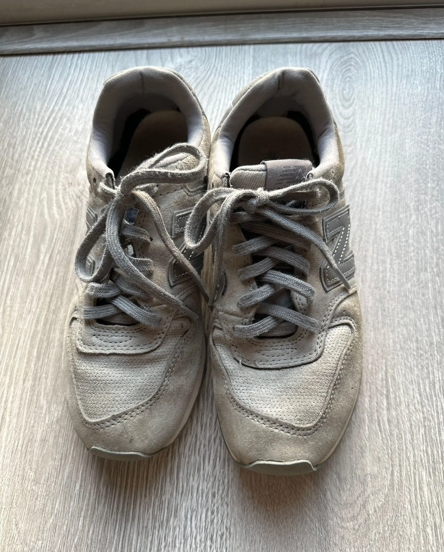 New Balance Wl696WPG sneakers Size 6.5 - Image 2