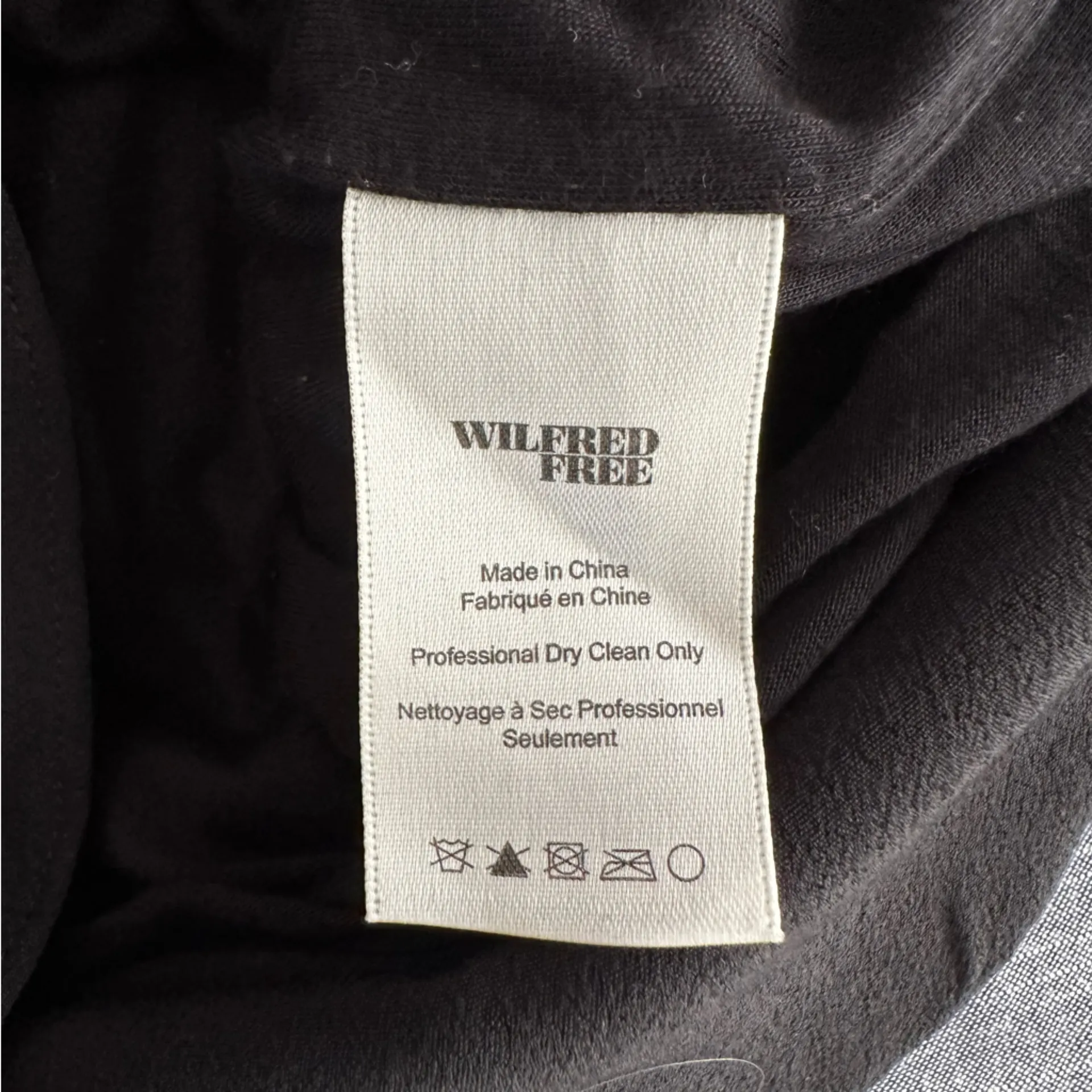 Wilfred Free Aritzia Teigen Black 90s Crepe Mini Shift T-Shirt Dress | Small - Image 9