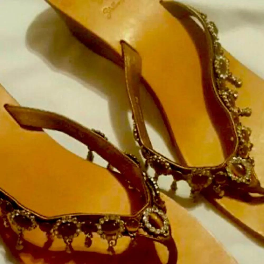 Yellow Box Tortoise, Rhinestone & Hanging Embellishments Thong Sandals - Image 2