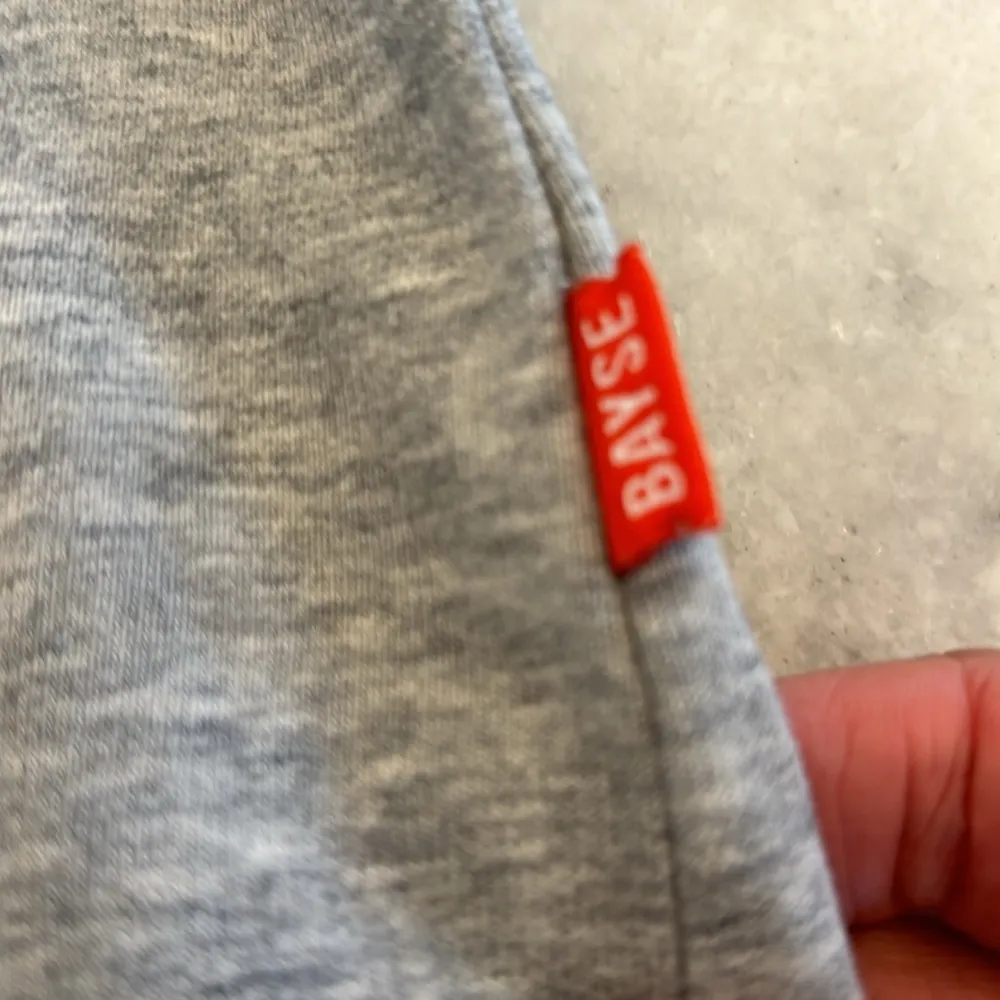 Bayse Cropped Crewneck Sweatshirt Gray - Image 2