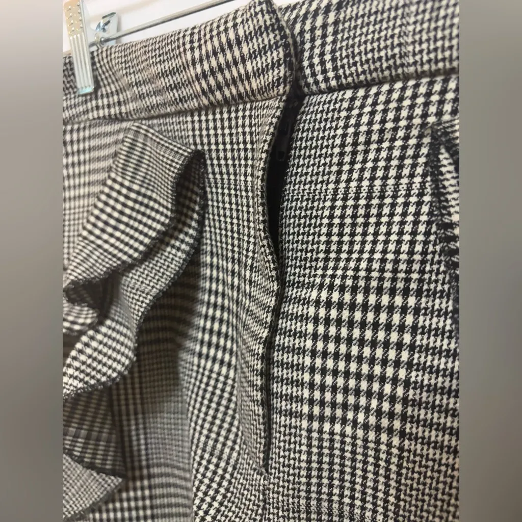 Zara Basic Collection Womens Ruffle Shorts Black/White Print‎ Size Medium - Image 3