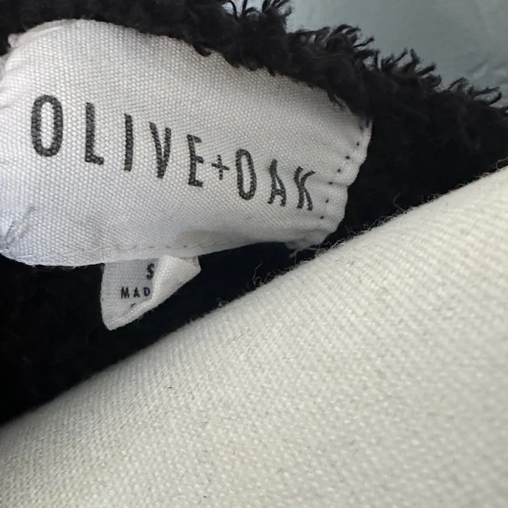 Olive & Oak Textured Black Crew Neck Sweater - Image 2